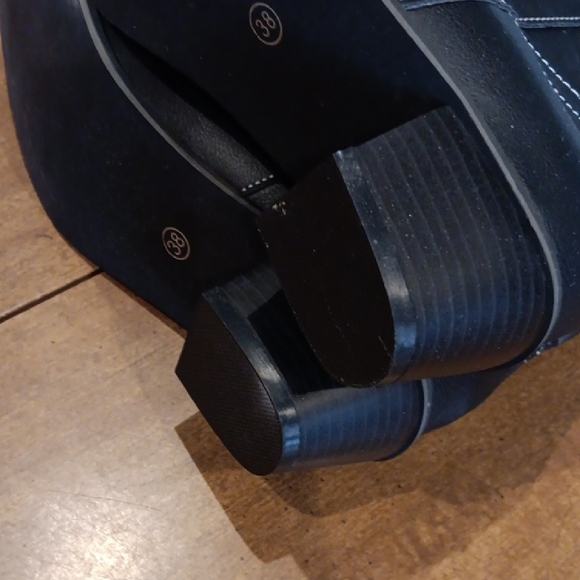 Black Western Embroidered Women's Boots - Picture 3 of 7